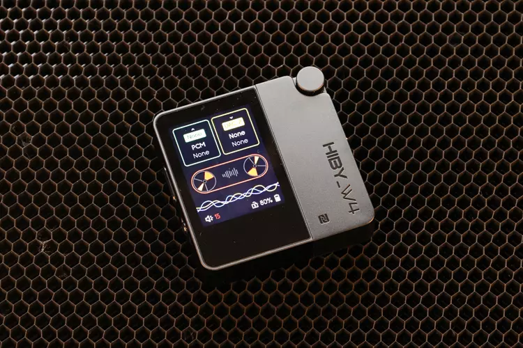 HiBy W4 front panel with LCD screen