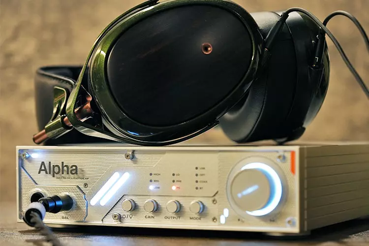 Meze Audio Strada on top of DandA Alpha headphone amplifier