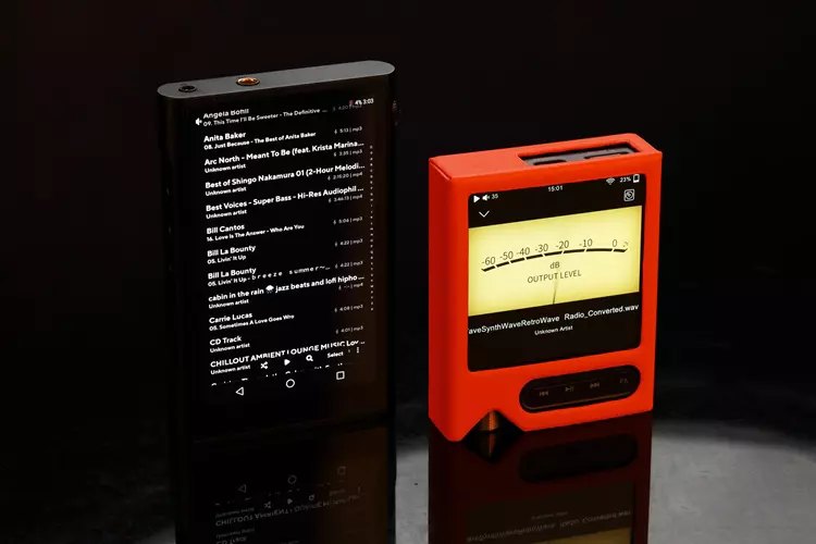 ONIX XM2 beside Shanling M3X DAP