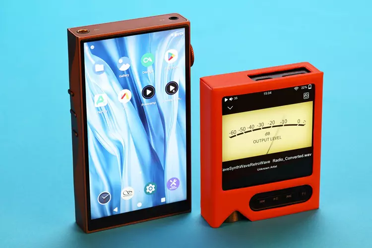 ONIX XM2 beside the Shanling M3 Plus DAP