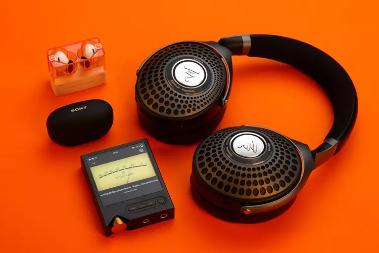 ONIX XM2 with 3 Bluetooth earphones and headphones