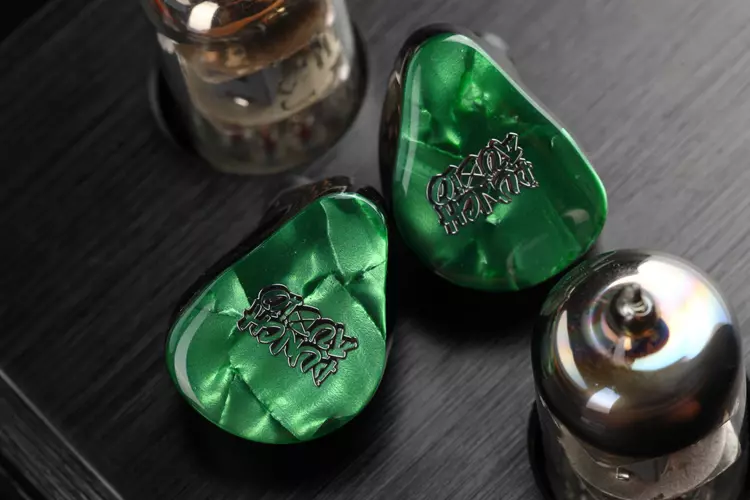 Punch Audio Portazo shells between vacuum tubes