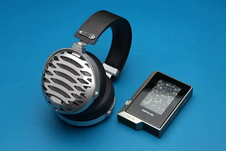 TANGZU OX Demon King beside a MUSE HiFi portable amplifier copy