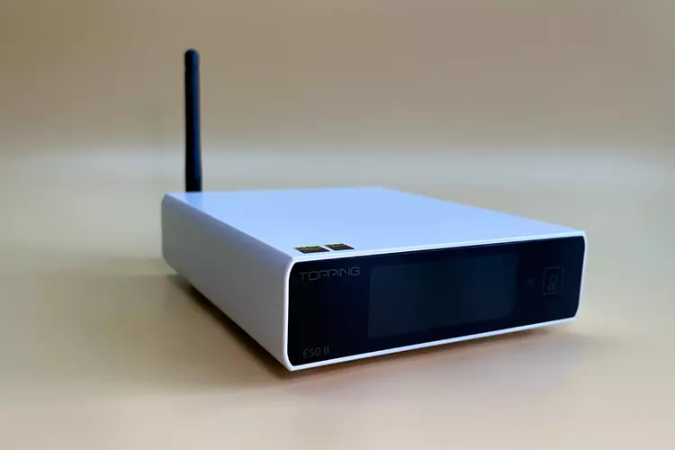 Topping E50 II whole unit with BT antennae