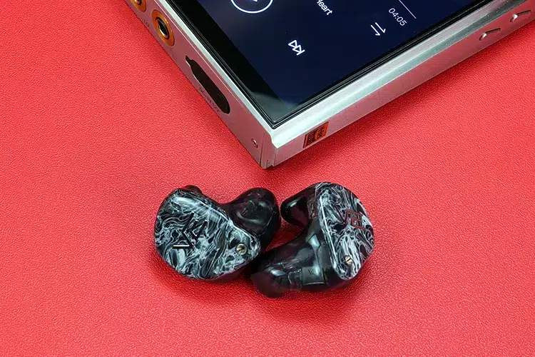 Vision Ears VE ONE shells beside iBasso DX340 DAP