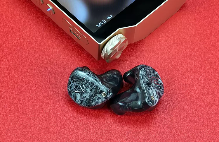 Vision Ears VE ONE shells beside the HiBy RS8 II DAP