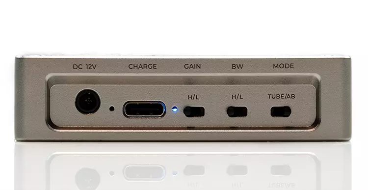 iBasso PB6 Macaw back IO panel