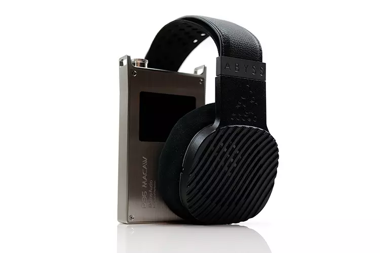 iBasso PB6 Macaw with ABYSS JOAL headphones on top