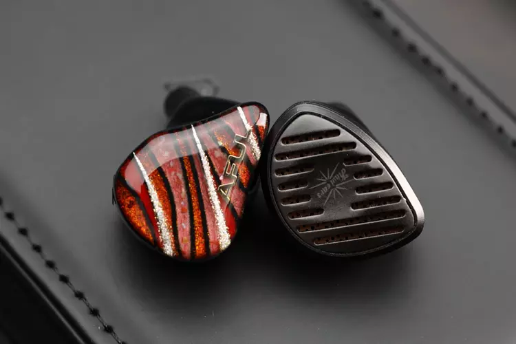 AFUL Performer 8S beside Kiwi Ears Septet