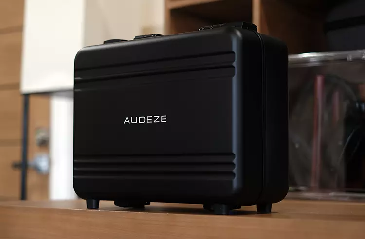 Audeze LCD-5s black carrying case