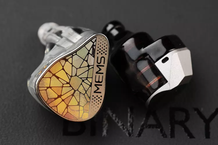 Binary EP321 MEMS beside MOONDROP Harmon