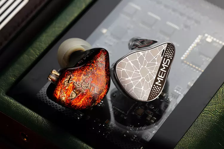 Binary EP321 MEMS beside Tipsy M5