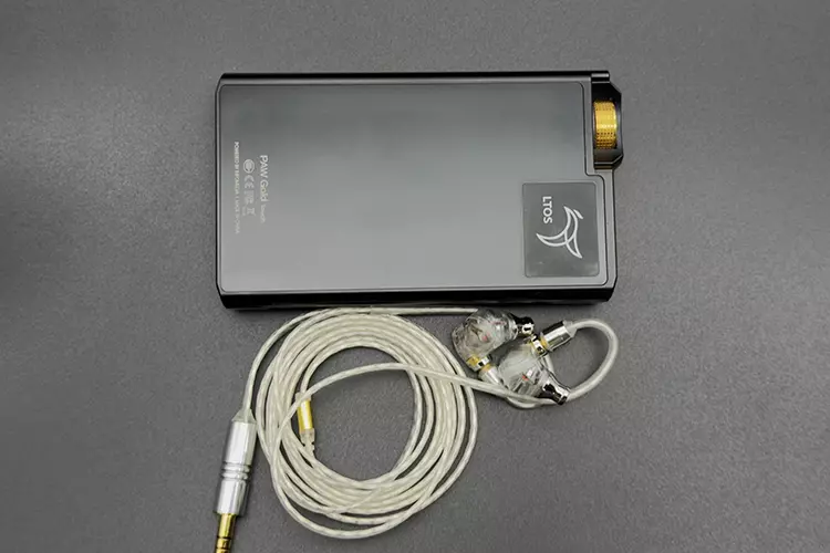 Campfire Audio Iris beside Lotoo PAW Gold Touch