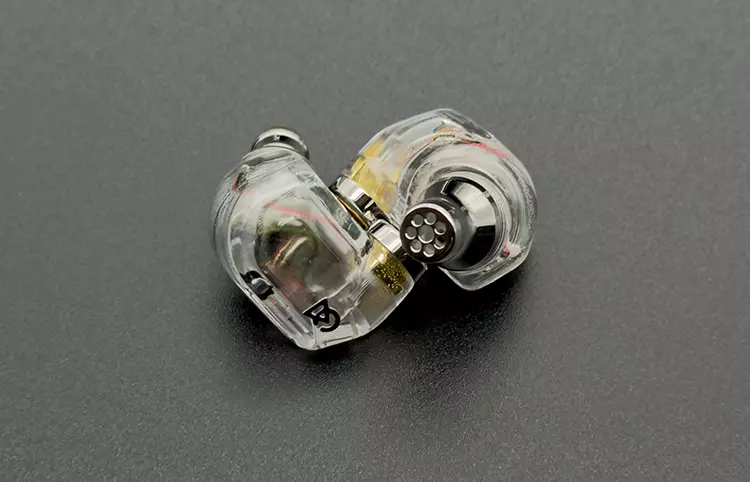 Campfire Audio Iris faceplate and nozzle