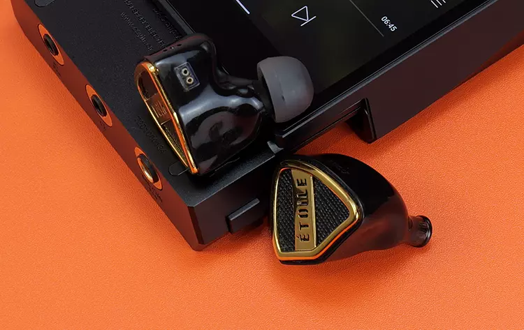Cayin T201 beside Volk Audio ETOILE IEMs