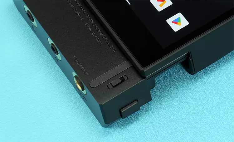 Cayin T201 sliding out of corner of N6iii DAP