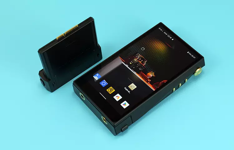 Cayin T201 standing upright beside N6iii DAP