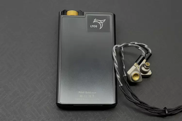 Faith Audio Labs E1000 beside the Lotoo PAW Gold Touch DAP