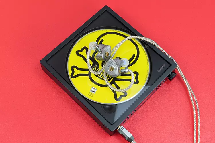 FiiO DM15 R2R with TANZGU Monkey King IEMs on top