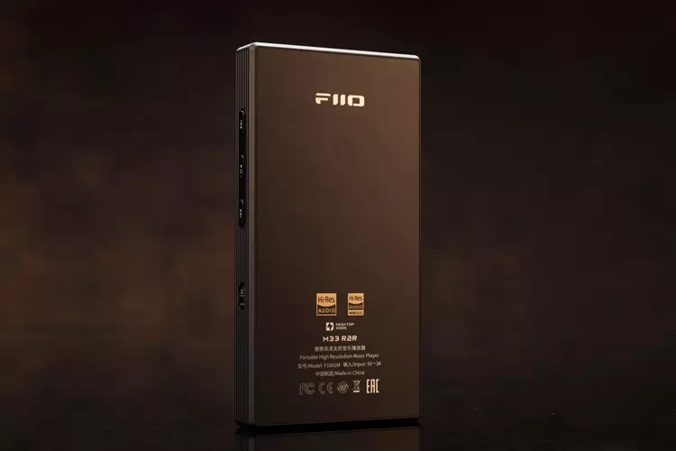 FiiO M33 R2R back panel