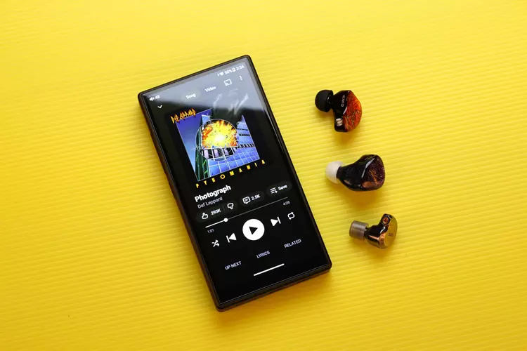 FiiO M33 R2R beside 3 IEMs