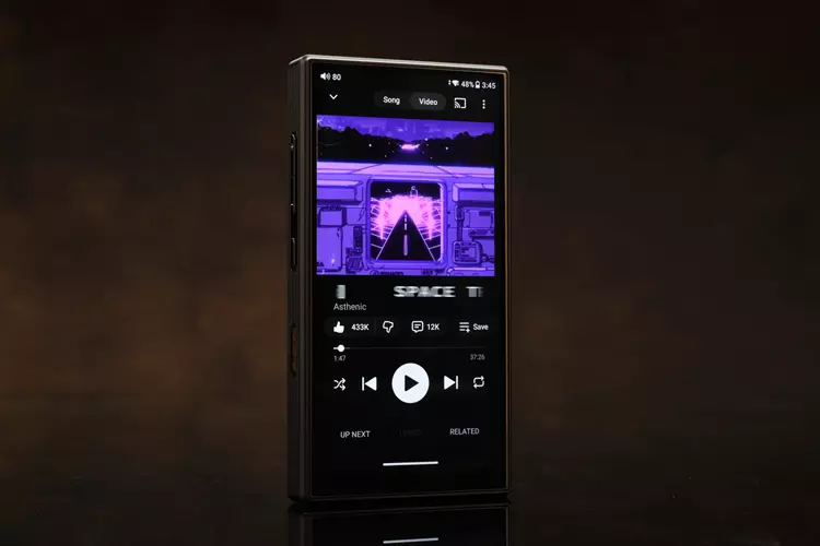 FiiO M33 R2R front panel and screen on