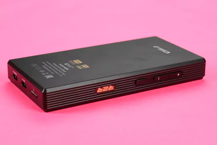 FiiO M33 R2R side panel