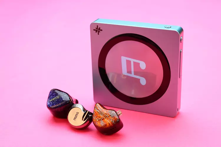 FiiO SNOWSKY DISC beside 3 IEMs