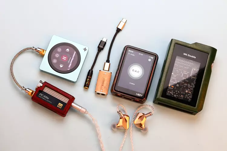 FiiO SNOWSKY DISC beside multiple digital sources