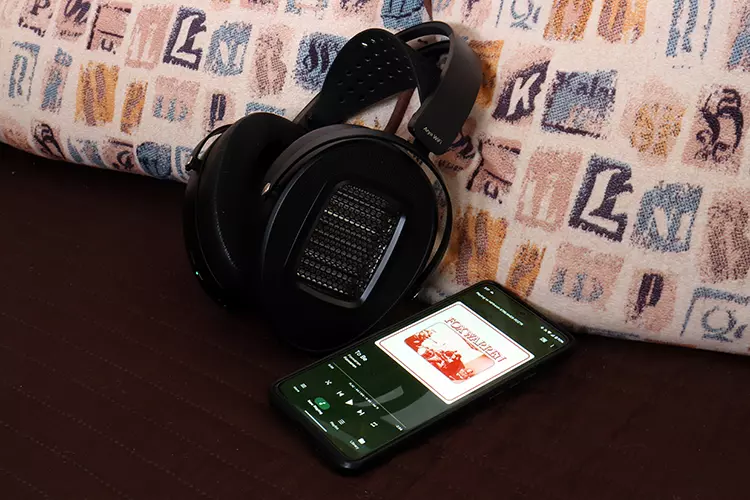 HIFIMAN Arya WiFi beside a smartphone