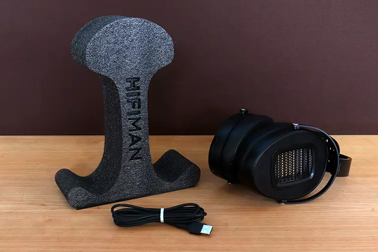 HIFIMAN Arya WiFi beside stand and USB-C cable