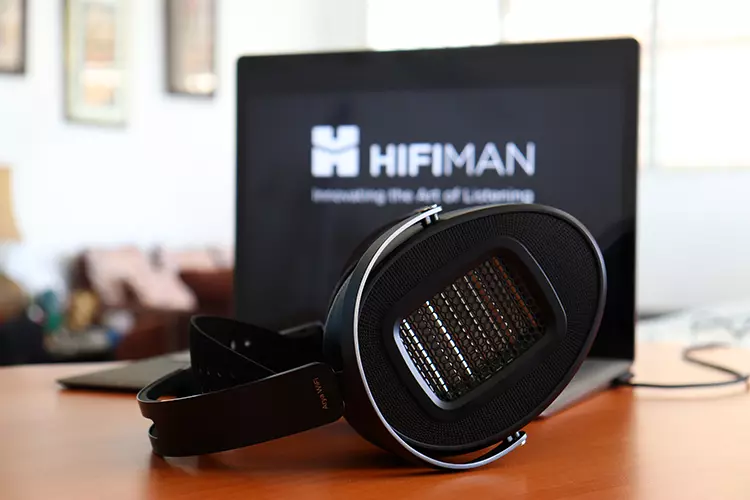 HIFIMAN Arya WiFi in front of its box