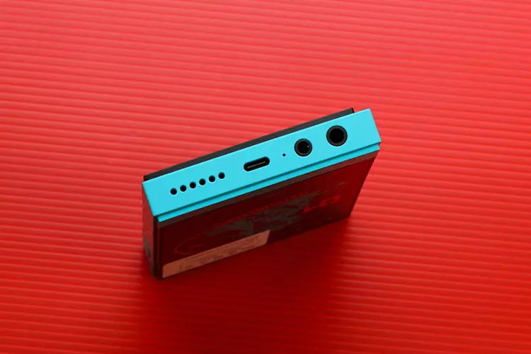 HiBy Digital M500 x Hatsune Miku 4G Review top panel ports