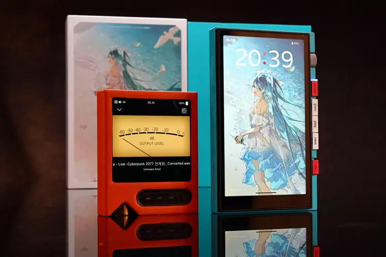 HiBy Digital M500 x Hatsune Miku 4G beside ONIX XM2