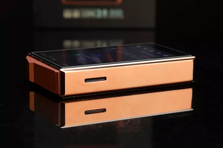 Hidizs AP80 PRO MAX Copper Edition memory card slot