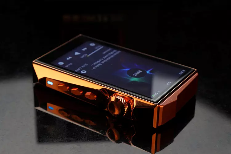 Hidizs AP80 PRO MAX Copper Edition side panel controls