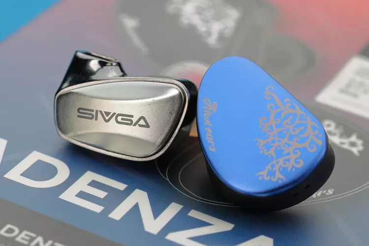 Kiwi Ears Cadenza II beside SIVGA M100 IEM