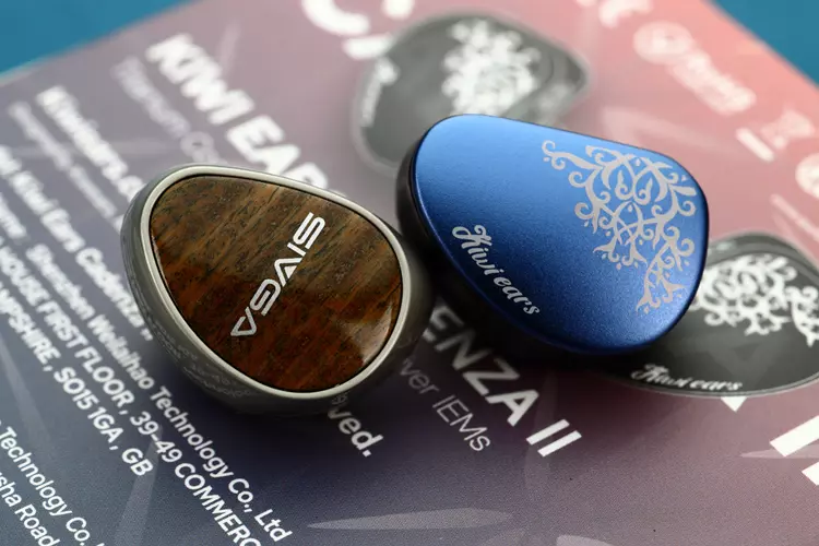 Kiwi Ears Cadenza II beside SIVGA QUE UTG