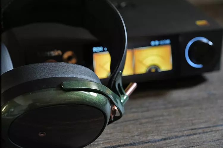 Luxsin X8 beside Meze Audio Strada