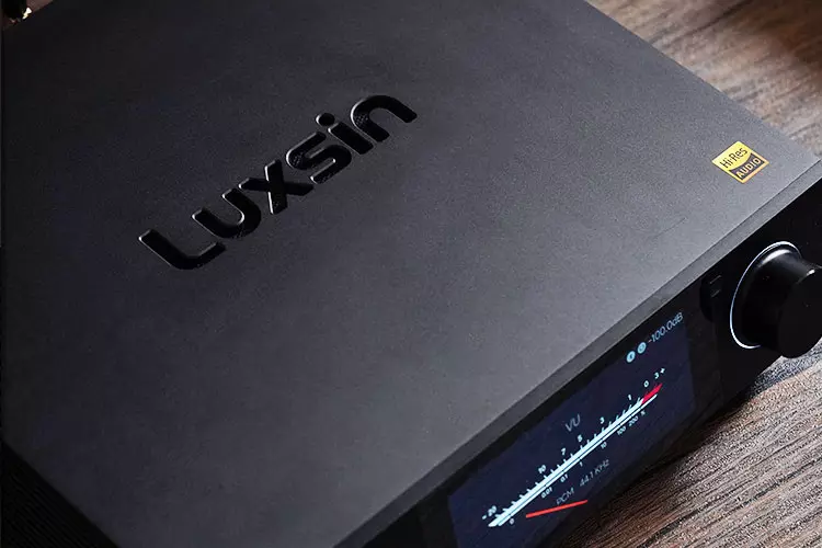 Luxsin X8 top panel