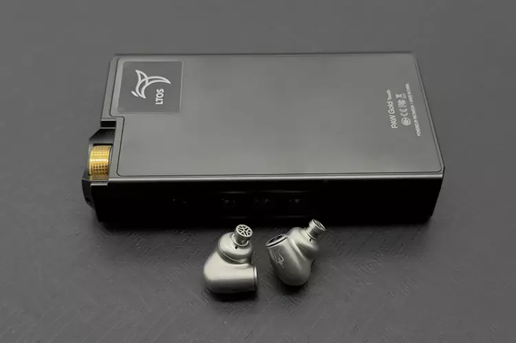 Meze Audio ASTRU beside the side panel of the Lotoo PAW Gold Touch DAP