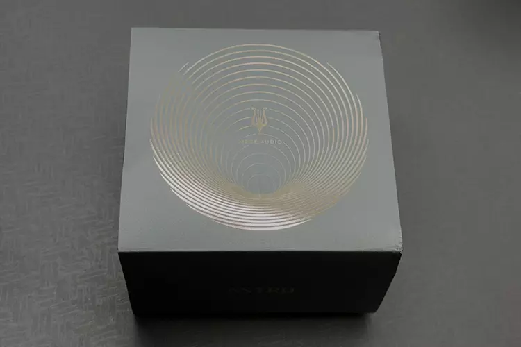 Meze Audio ASTRU box