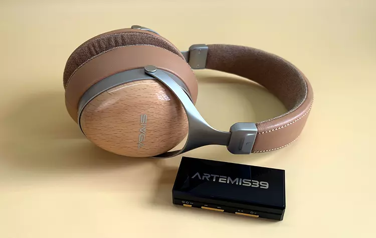 SIVGA SV021 PRO headphones beside Artemis39 dongle DAC
