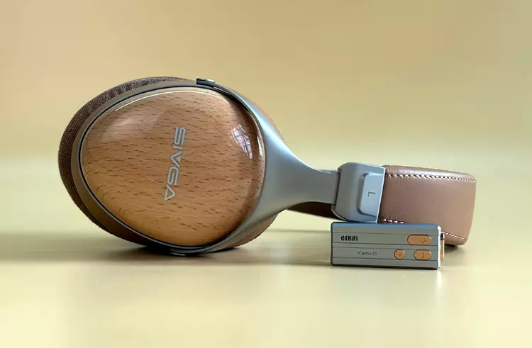 SIVGA SV021 PRO headphones beside ddHiFi dongle DAC