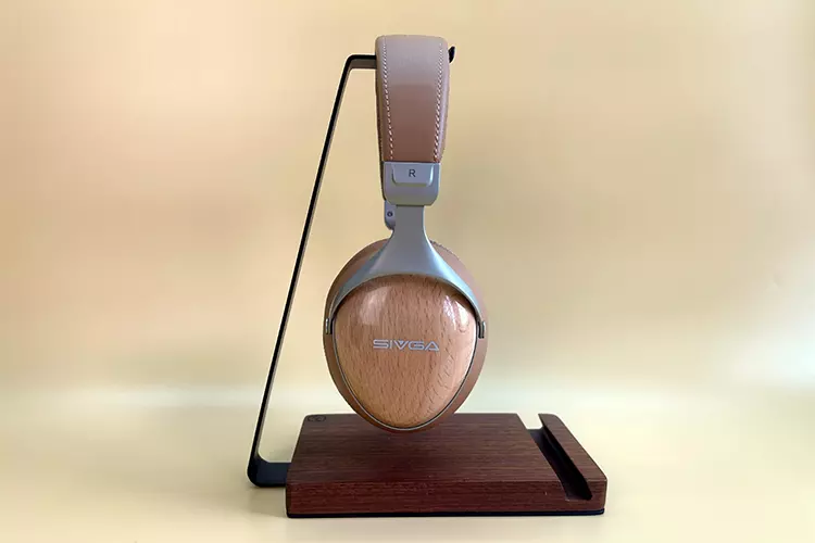 SIVGA SV021 PRO headphones on a stand