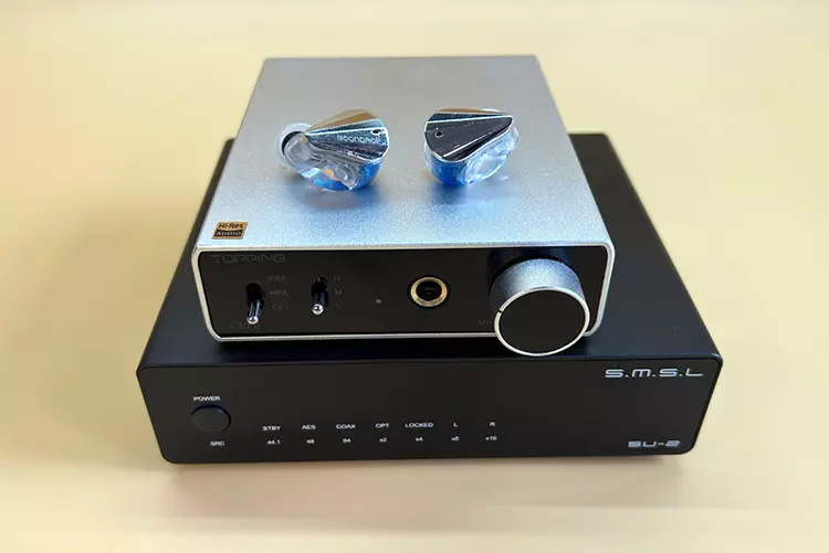 SMSL SU-2 with Topping amplifier and MOONDROP IEMs