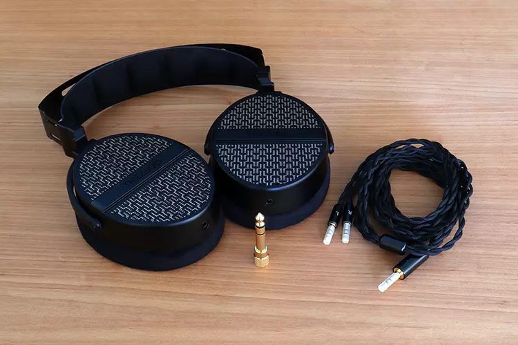 THIEAUDIO Cypher beside stock cable