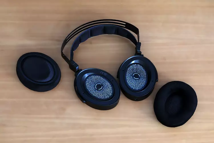 THIEAUDIO Cypher with detached ear pads