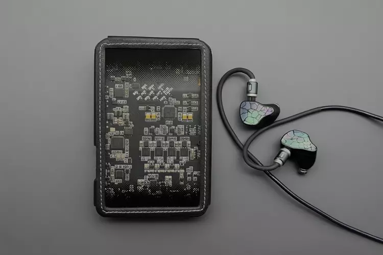 THIEAUDIO Hype 4 MKII beside a Questyle portable DAC and amplifier