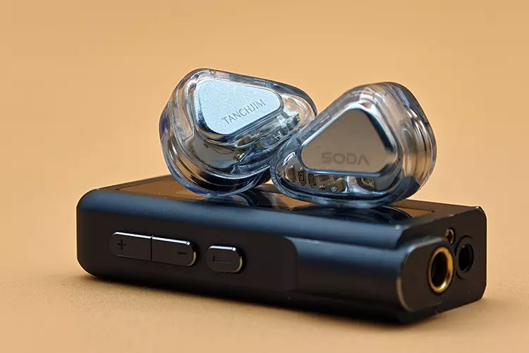 Tanchjim SODA shells in top fo the Colorfly CDA-M2 dongle